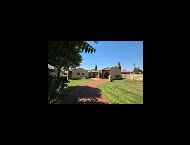 3 BEDROOM HOUSE FOR SALE IN DAWN PARK